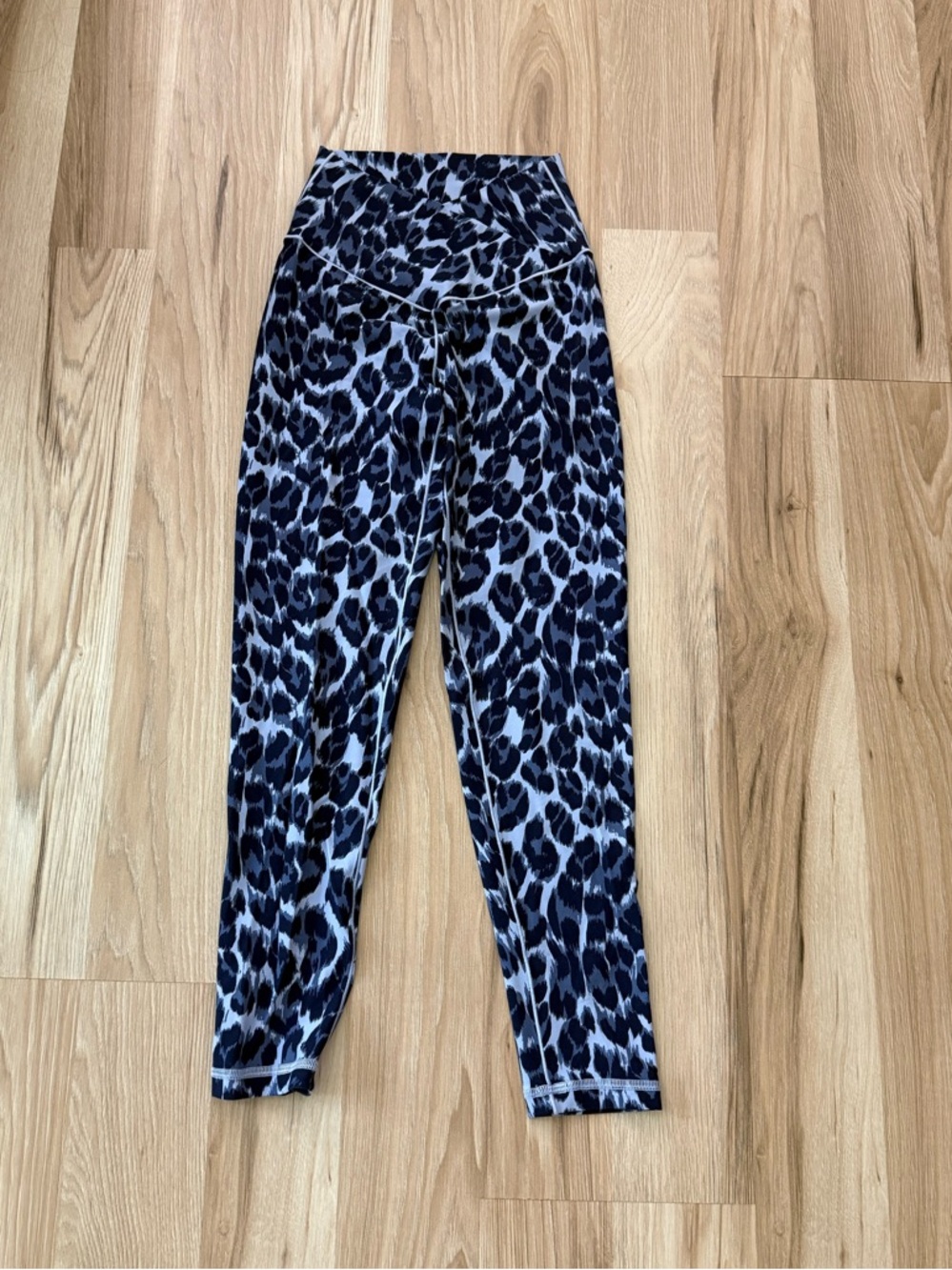 Aerie offline blue leopard crossover leggings small short